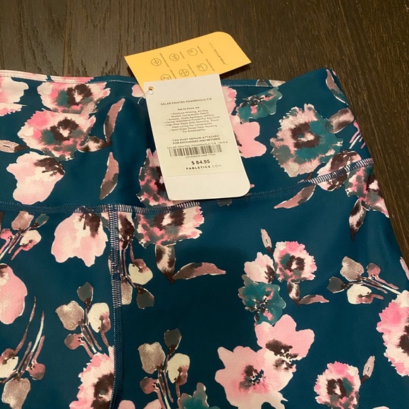 NEW Fabletics power hold salar printed 7/8 size M - Picture 3 of 4